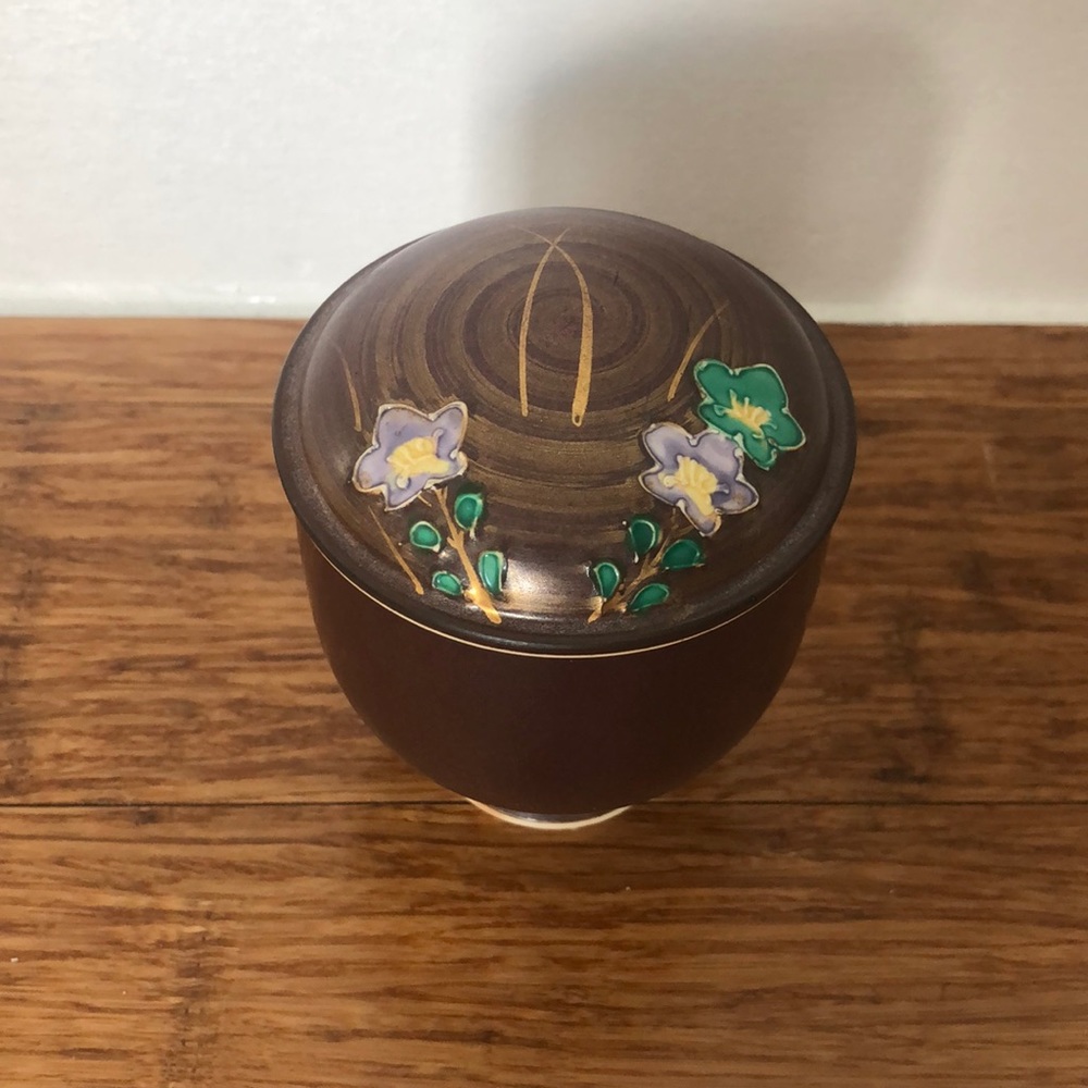 Stunning Japanese cup and top